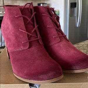 Toms suede boots size 9